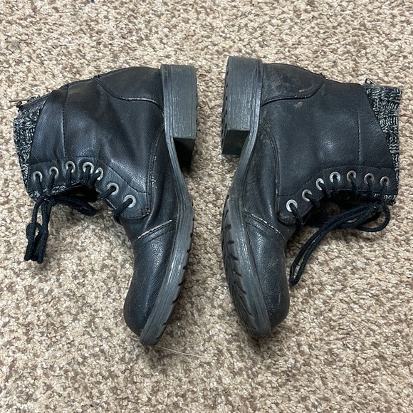 Boots - Picture 3 of 9